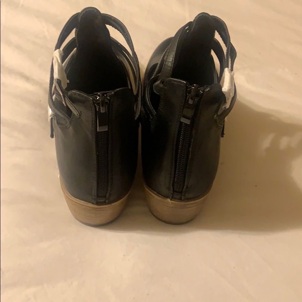 Boots - Picture 3 of 5